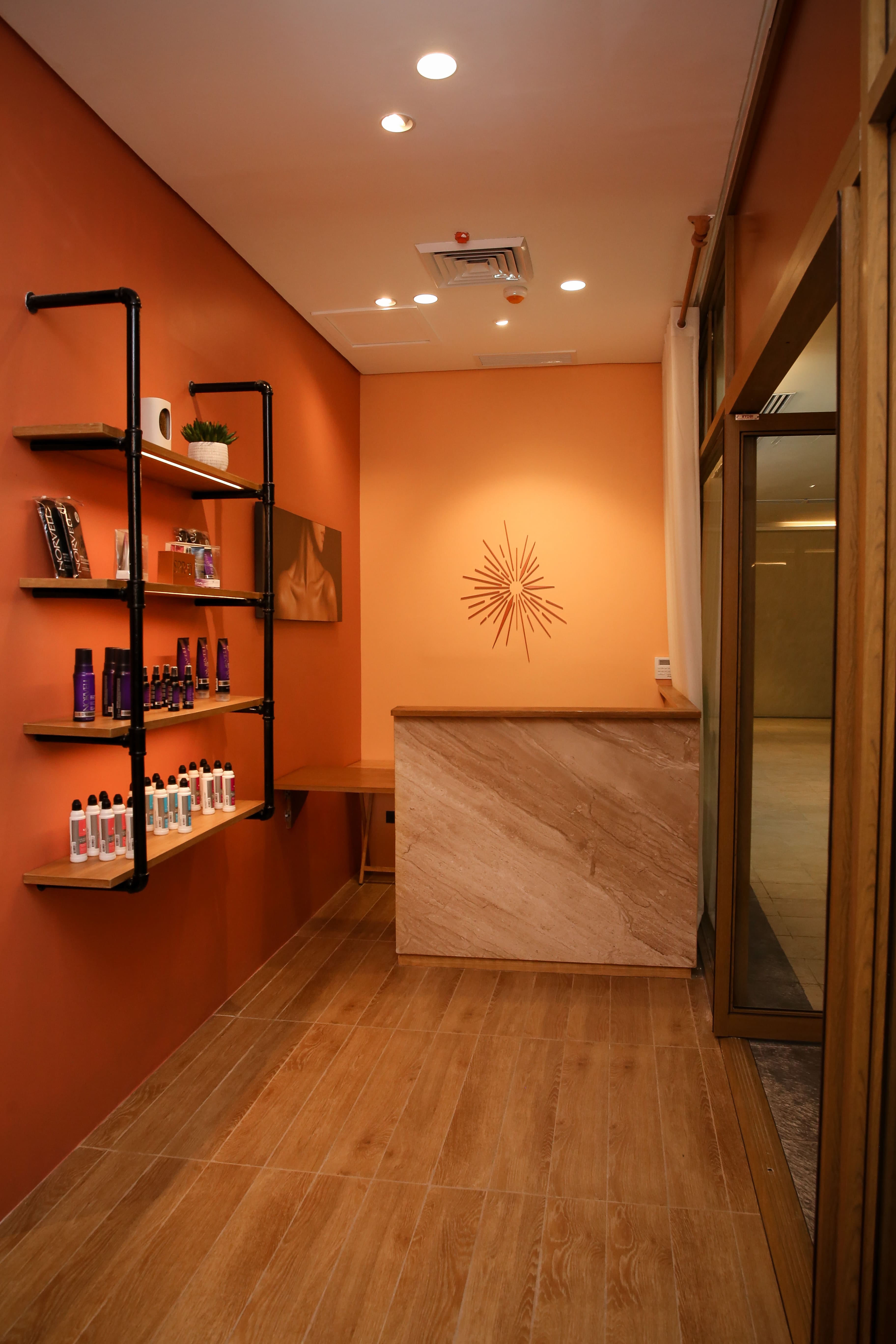 Jessica Kienle Maxwell, who is the head designer at Philux, was mainly in charge of Spray's interior design. Jessica Kienle Maxwell, who is the head designer at Philux, was mainly in charge of Spray's interior design.